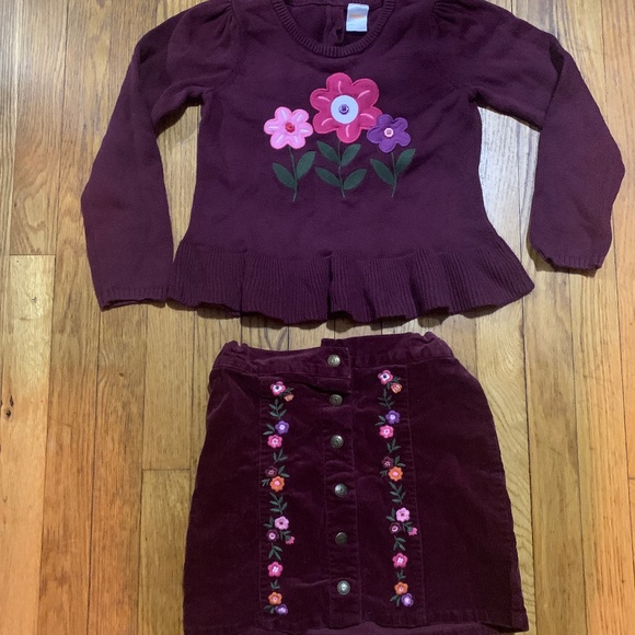 Sweater and skirt set - Picture 1 of 2